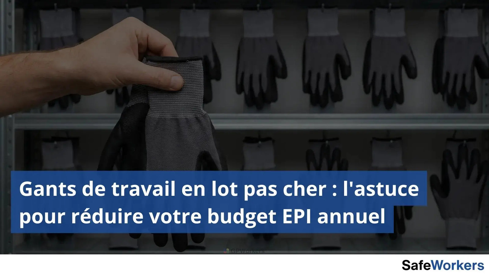 Personne qui tend avec sa main unePersonne qui tend avec sa main, une paire de gants de protection de couleur noire