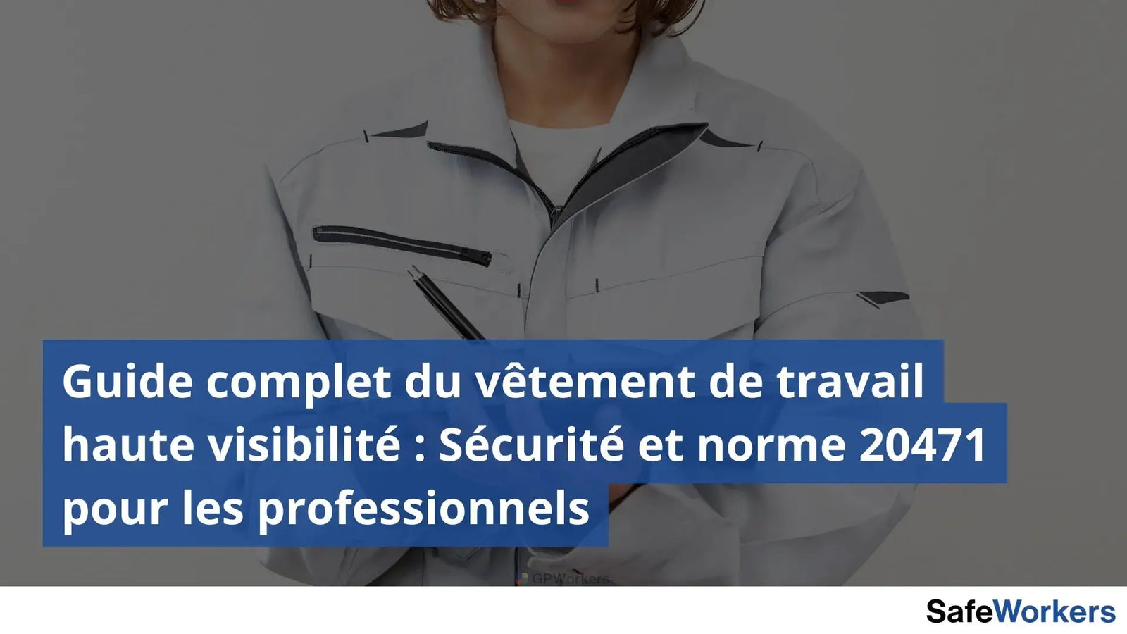 femme en train de porter des vêtement de travail professionel